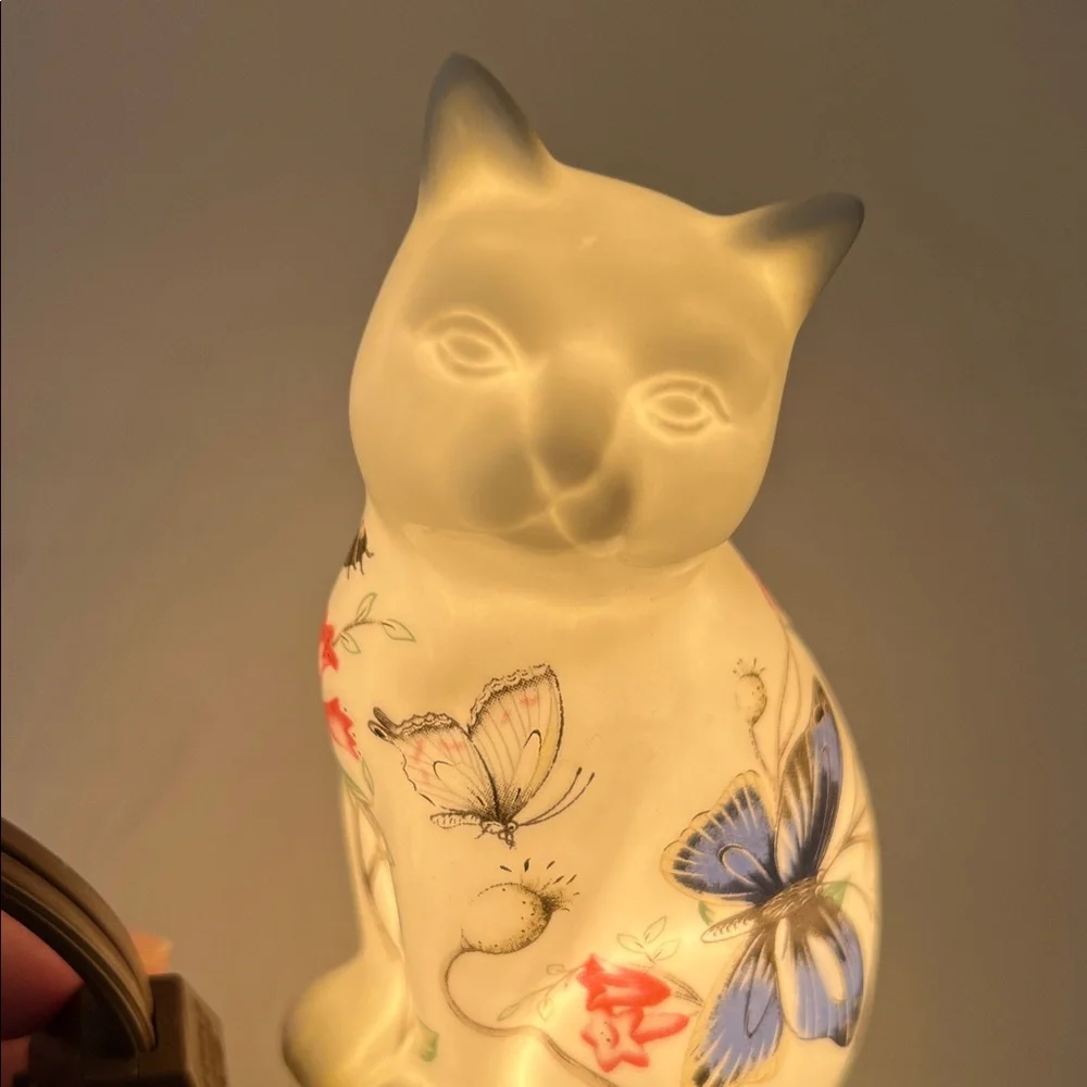 Adeline. Cat Night Light. Porcelain Kitten Butterflies 🦋 and Flowers 🌺 NWOT